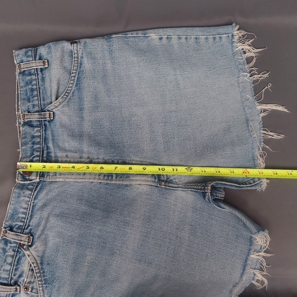 Vintage Levi's Distressed Denim Shorts Size 38 Blue Jean Cutoffs - Picture 16 of 16